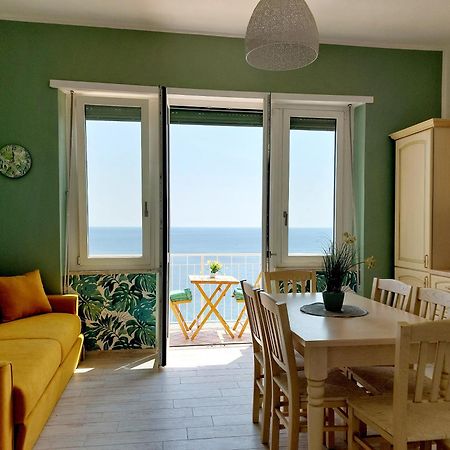 Una Finestra Sul Mare Home 2 Bergeggi Bagian luar foto