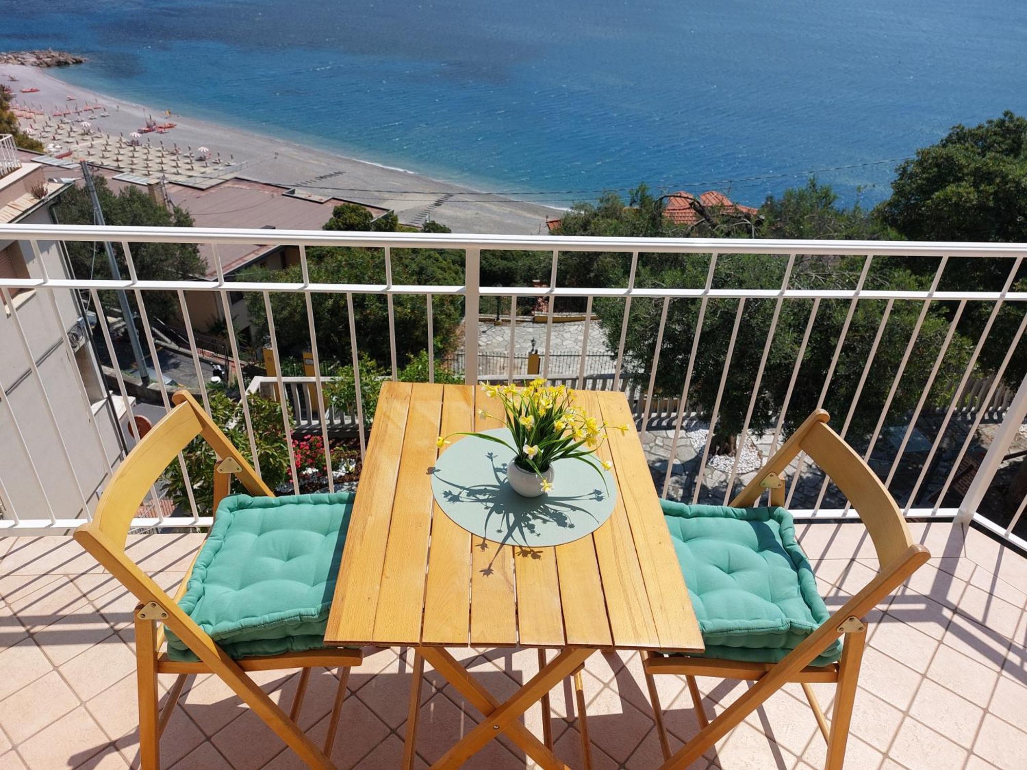 Una Finestra Sul Mare Home 2 Bergeggi Bagian luar foto